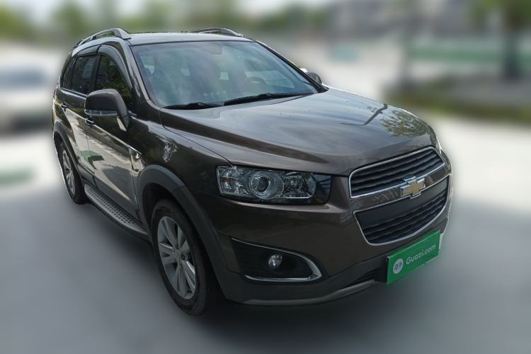 Used Chevrolet Captiva 2015 2.4L 4x4 Flagship Edition 7-Seater Front Right 45 Deg