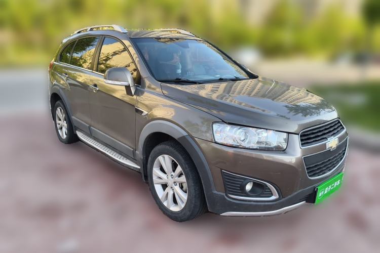 Used Chevrolet Captiva 2015 2.4L 4x4 Flagship Edition 7-Seater Front Right 45 Deg