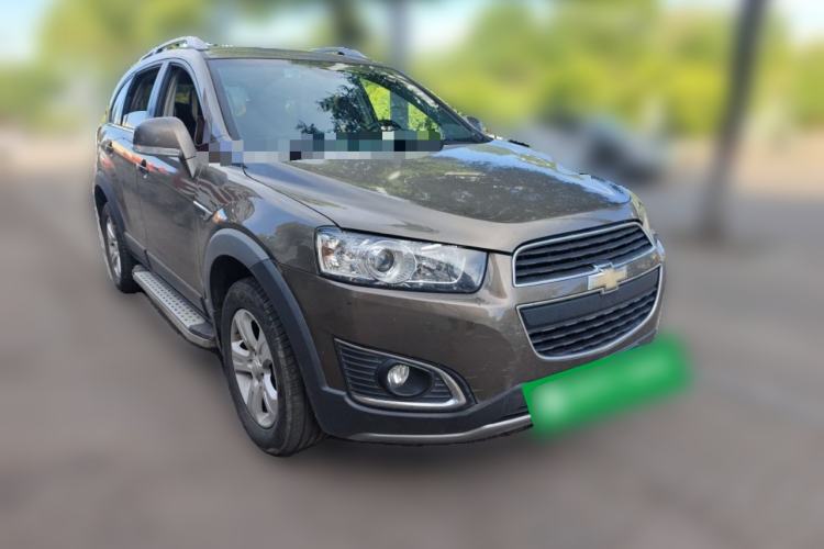 Used Chevrolet Captiva 2015 2.4L Two-Wheel Drive Urban Version 5 Seats Front Right 45 Deg