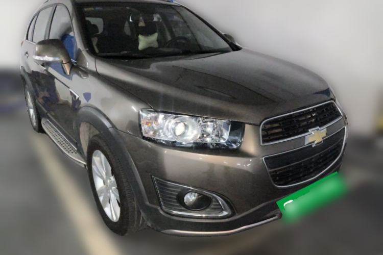 Used Chevrolet Captiva 2015 2.4L 4x4 Flagship Edition 7-Seater Front Right 45 Deg