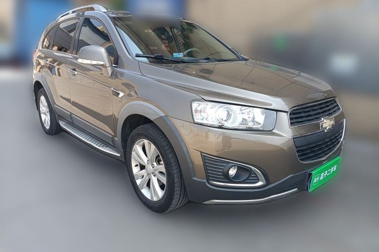 Used Chevrolet Captiva 2015 2.4L 4x4 Flagship Edition 7-Seater Front Right 45 Deg