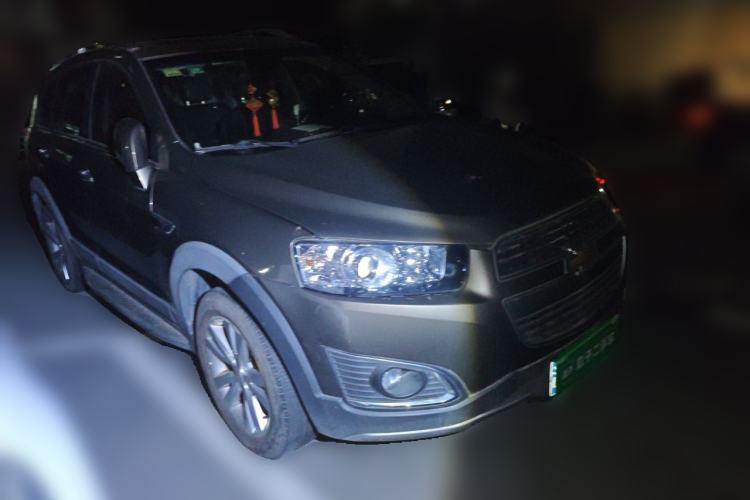 Used Chevrolet Captiva 2015 2.4L 4x4 Flagship Edition 7-Seater Front Right 45 Deg