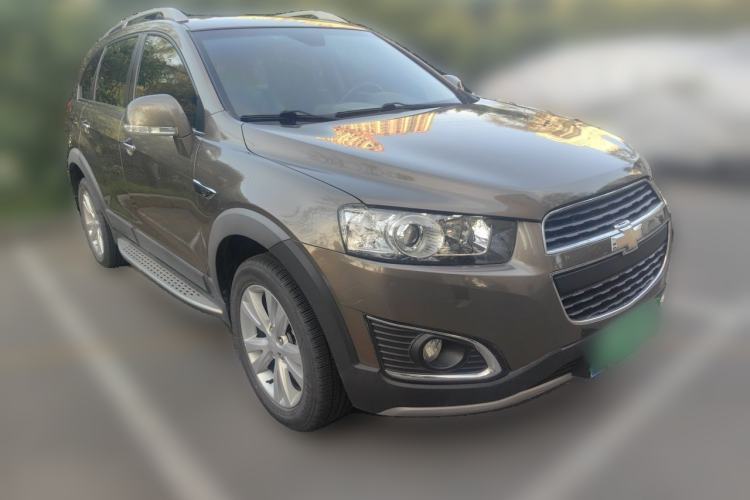 Used Chevrolet Captiva 2015 2.4L 4x4 Flagship Edition 7-Seater Front Right 45 Deg