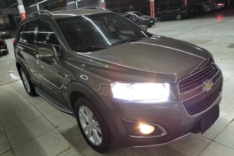 Used Chevrolet Captiva 2015 2.4L 4x4 Flagship Edition 7-Seater Front Right 45 Deg