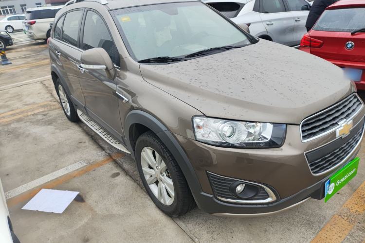 Used Chevrolet Captiva 2015 2.4L 4x4 Flagship Edition 7-Seater Front Right 45 Deg