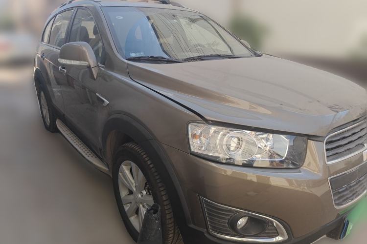Used Chevrolet Captiva 2015 2.4L 4x4 Flagship Edition 7-Seater Front Right 45 Deg