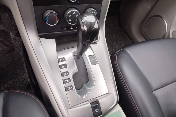 Used Chevrolet Captiva 2015 2.4L Two-Wheel Drive Urban Version 5 Seats Gear Lever