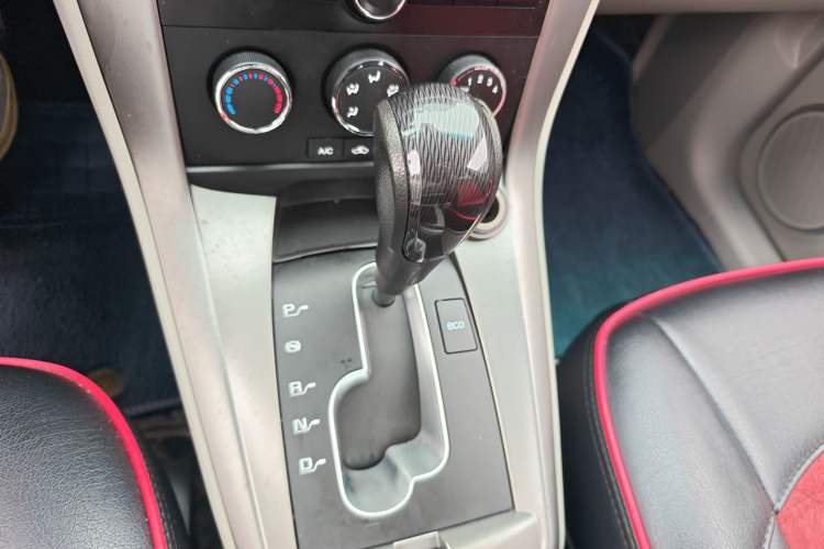 Used Chevrolet Captiva 2015 2.4L Two-Wheel Drive Urban Version 5 Seats Gear Lever