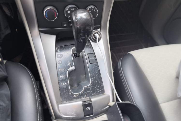 Used Chevrolet Captiva 2015 2.4L Two-Wheel Drive Urban Version 5 Seats Gear Lever