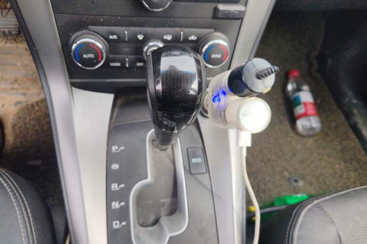 Used Chevrolet Captiva 2015 2.4L 4x4 Flagship Edition 7-Seater Gear Lever