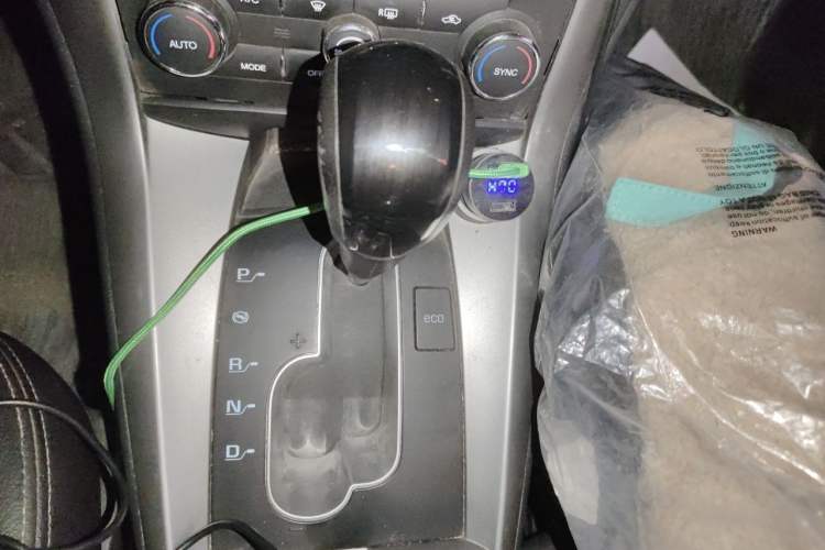 Used Chevrolet Captiva 2015 2.4L 4x4 Flagship Edition 7-Seater Gear Lever