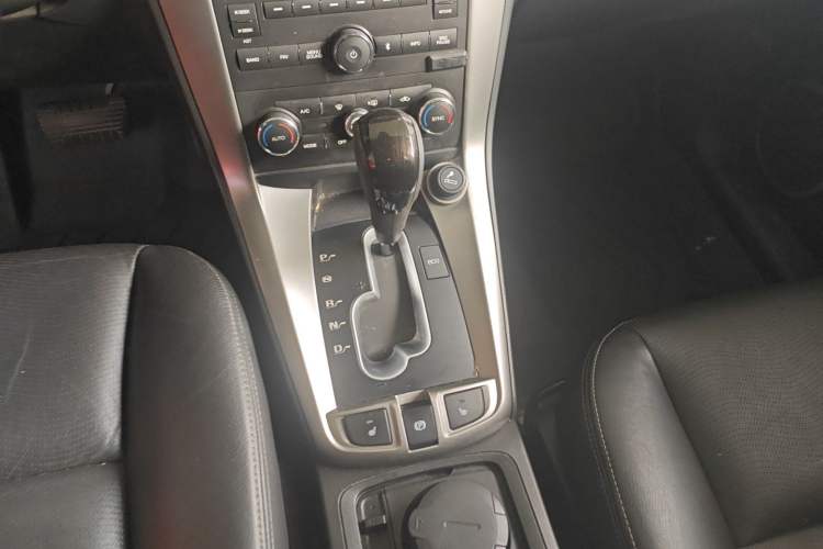 Used Chevrolet Captiva 2015 2.4L 4x4 Flagship Edition 7-Seater Gear Lever