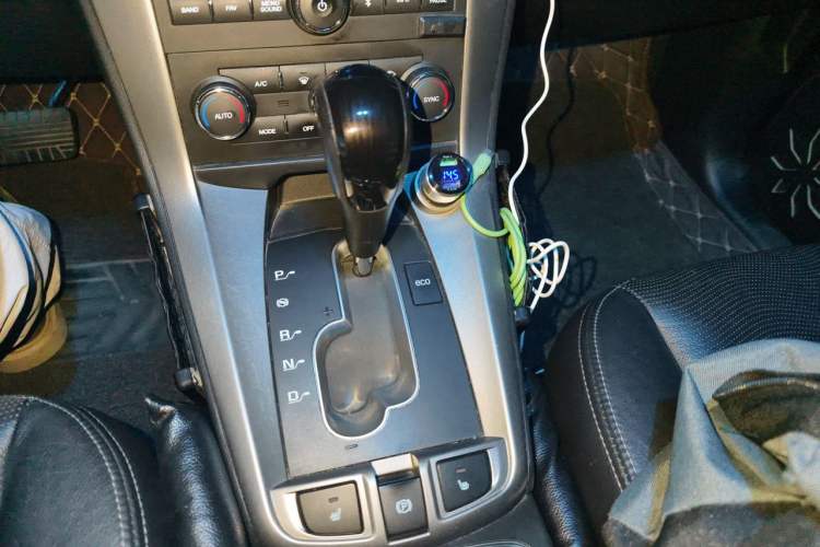 Used Chevrolet Captiva 2015 2.4L 4x4 Flagship Edition 7-Seater Gear Lever