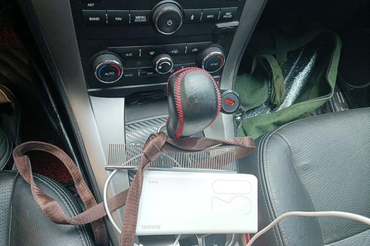 Used Chevrolet Captiva 2015 2.4L 4x4 Flagship Edition 7-Seater Gear Lever