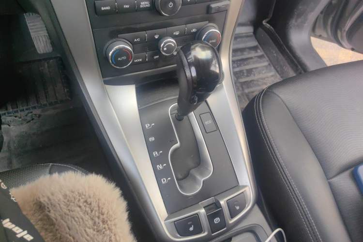 Used Chevrolet Captiva 2015 2.4L 4x4 Flagship Edition 7-Seater Gear Lever
