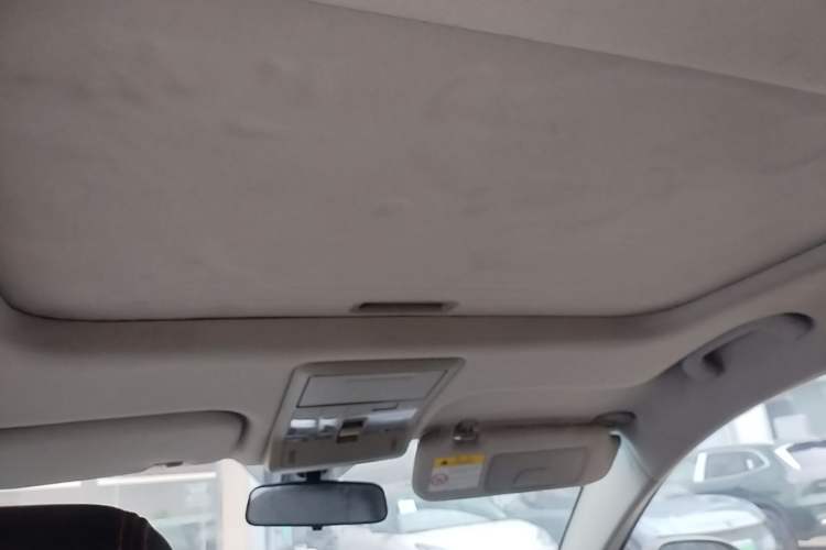 Used Chevrolet Captiva 2015 2.4L Two-Wheel Drive Urban Version 5 Seats Headliner