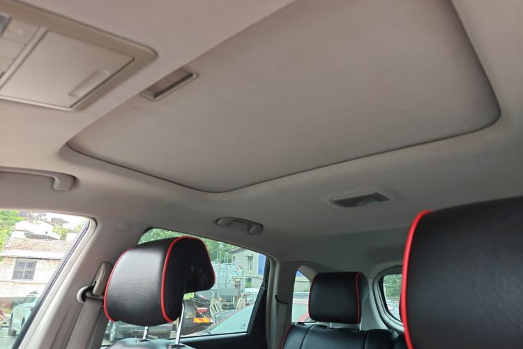 Used Chevrolet Captiva 2015 2.4L Two-Wheel Drive Urban Version 5 Seats Headliner