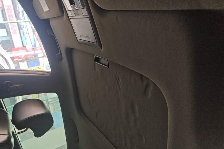 Used Chevrolet Captiva 2015 2.4L 4x4 Flagship Edition 7-Seater Headliner