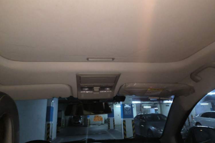 Used Chevrolet Captiva 2015 2.4L 4x4 Flagship Edition 7-Seater Headliner