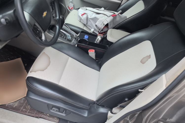 Used Chevrolet Captiva 2015 2.4L Two-Wheel Drive Urban Version 5 Seats Left Front Seat