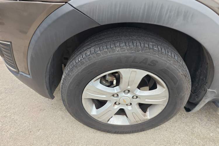 Used Chevrolet Captiva 2015 2.4L Two-Wheel Drive Urban Version 5 Seats Left Front Wheel Hub