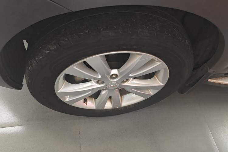 Used Chevrolet Captiva 2015 2.4L 4x4 Flagship Edition 7-Seater Left Front Wheel Hub