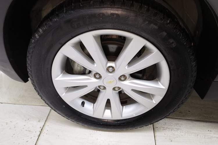 Used Chevrolet Captiva 2015 2.4L 4x4 Flagship Edition 7-Seater Left Front Wheel Hub