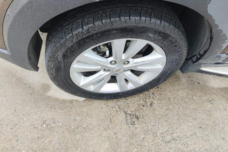 Used Chevrolet Captiva 2015 2.4L 4x4 Flagship Edition 7-Seater Left Front Wheel Hub