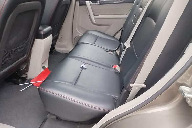 Used Chevrolet Captiva 2015 2.4L Two-Wheel Drive Urban Version 5 Seats Left Rear Seat