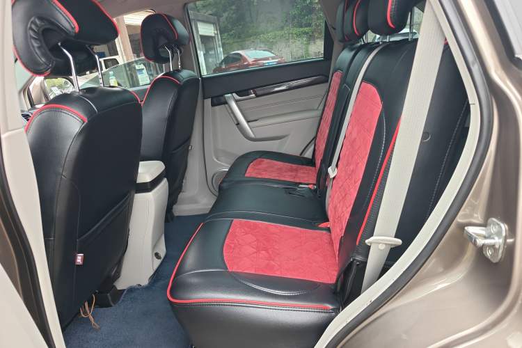 Used Chevrolet Captiva 2015 2.4L Two-Wheel Drive Urban Version 5 Seats Left Rear Seat