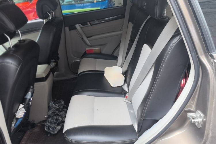 Used Chevrolet Captiva 2015 2.4L Two-Wheel Drive Urban Version 5 Seats Left Rear Seat