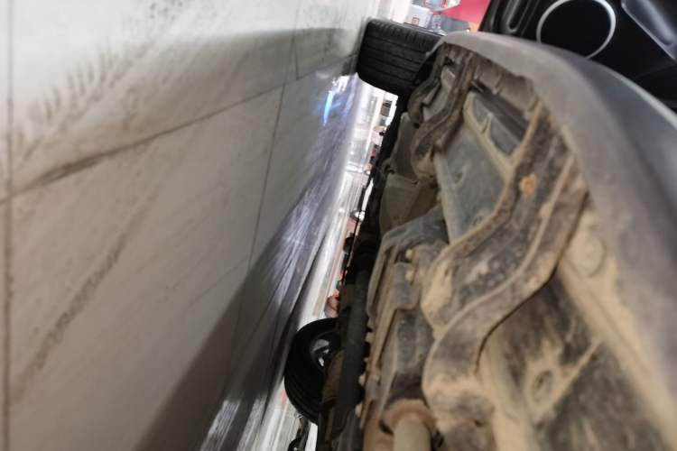 Used Chevrolet Captiva 2015 2.4L 4x4 Flagship Edition 7-Seater Left Side Sill