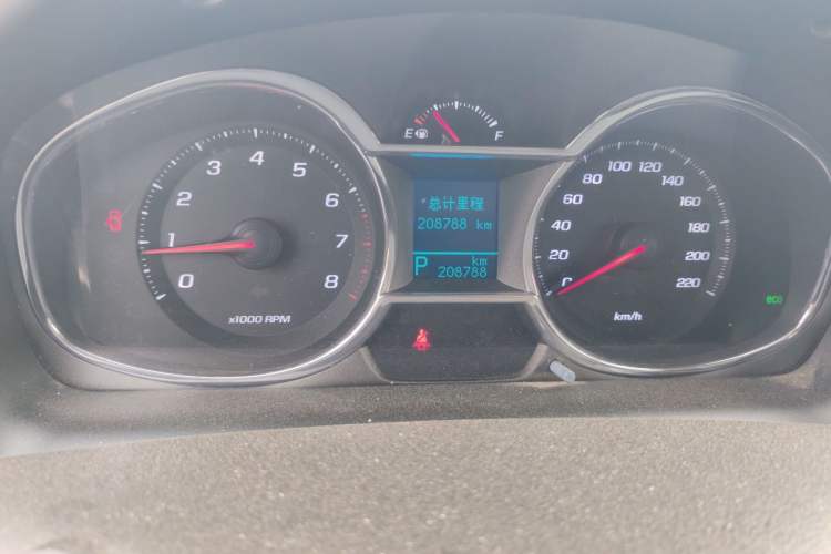 Used Chevrolet Captiva 2015 2.4L 4x4 Flagship Edition 7-Seater Odometer Close Up