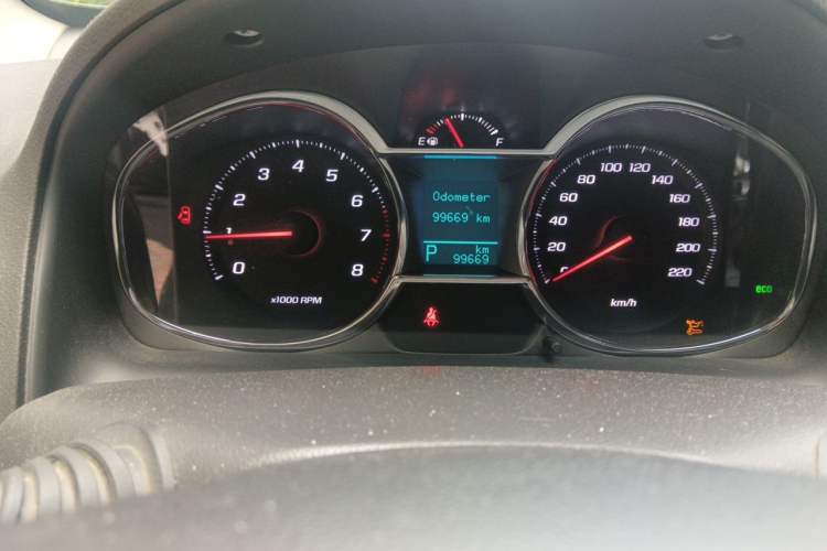 Used Chevrolet Captiva 2015 2.4L 4x4 Flagship Edition 7-Seater Odometer Close Up