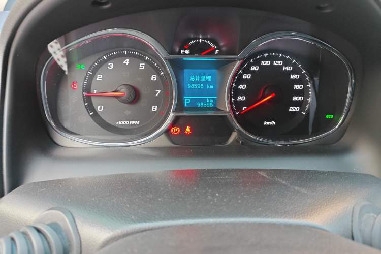 Used Chevrolet Captiva 2015 2.4L 4x4 Flagship Edition 7-Seater Odometer Close Up