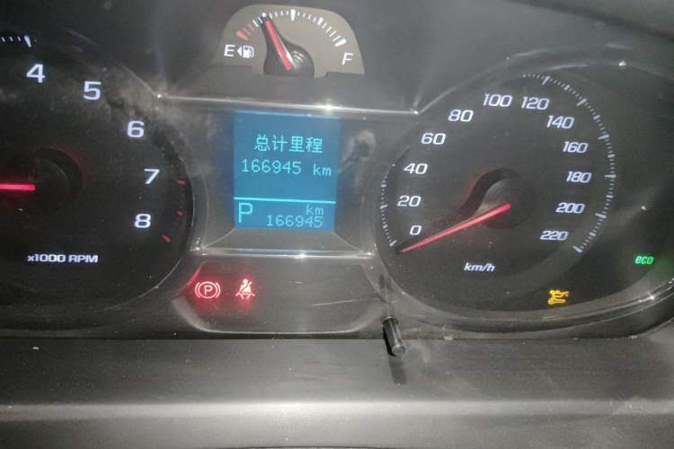 Used Chevrolet Captiva 2015 2.4L 4x4 Flagship Edition 7-Seater Odometer Close Up
