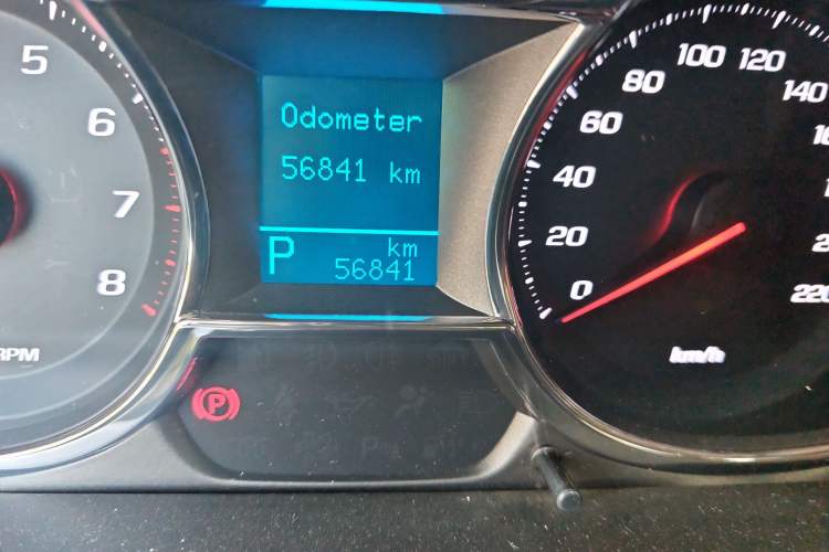 Used Chevrolet Captiva 2015 2.4L Two-Wheel Drive Urban Version 7 Seats Odometer Close Up