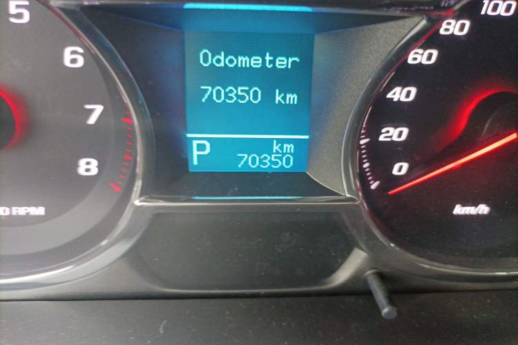 Used Chevrolet Captiva 2015 2.4L 4x4 Flagship Edition 7-Seater Odometer Close Up