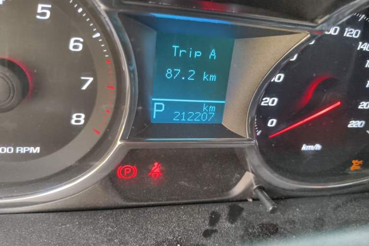 Used Chevrolet Captiva 2015 2.4L 4x4 Flagship Edition 7-Seater Odometer Close Up