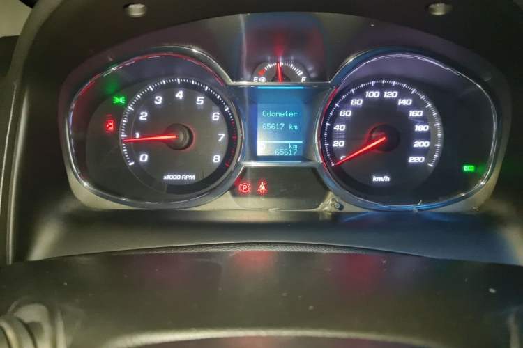 Used Chevrolet Captiva 2015 2.4L 4x4 Flagship Edition 7-Seater Odometer Close Up