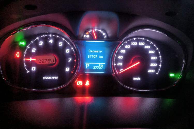 Used Chevrolet Captiva 2015 2.4L 4x4 Flagship Edition 7-Seater Odometer Close Up