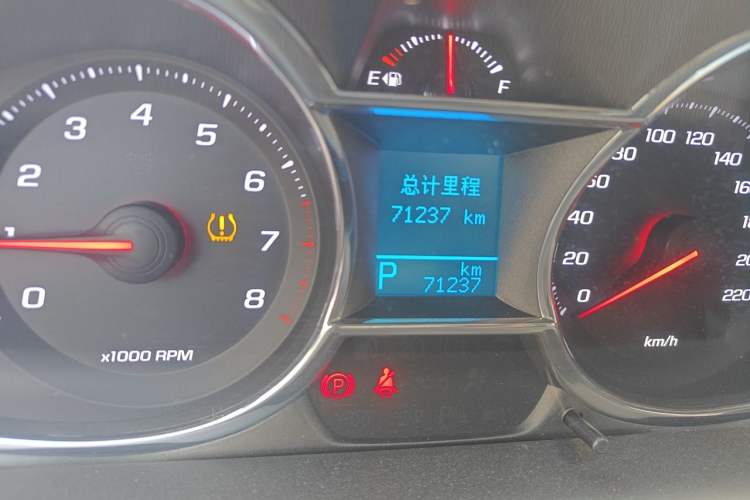 Used Chevrolet Captiva 2015 2.4L 4x4 Flagship Edition 7-Seater Odometer Close Up