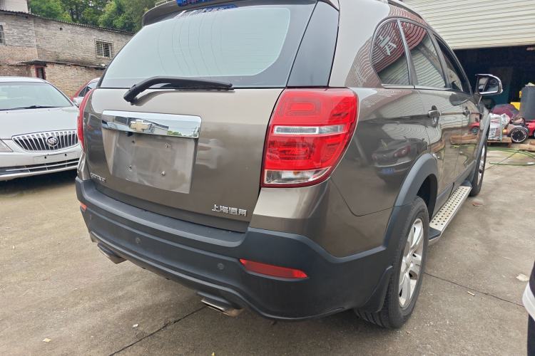 Used Chevrolet Captiva 2015 2.4L Two-Wheel Drive Urban Version 5 Seats Rear Right 45 Deg