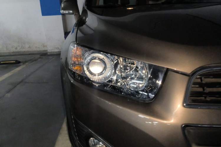 Used Chevrolet Captiva 2015 2.4L 4x4 Flagship Edition 7-Seater Right Front Headlight