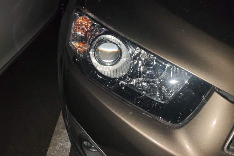Used Chevrolet Captiva 2015 2.4L 4x4 Flagship Edition 7-Seater Right Front Headlight