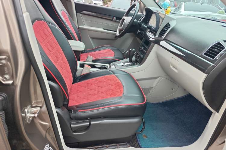 Used Chevrolet Captiva 2015 2.4L Two-Wheel Drive Urban Version 5 Seats Right Front Seat