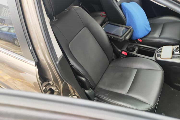 Used Chevrolet Captiva 2015 2.4L 4x4 Flagship Edition 7-Seater Right Front Seat