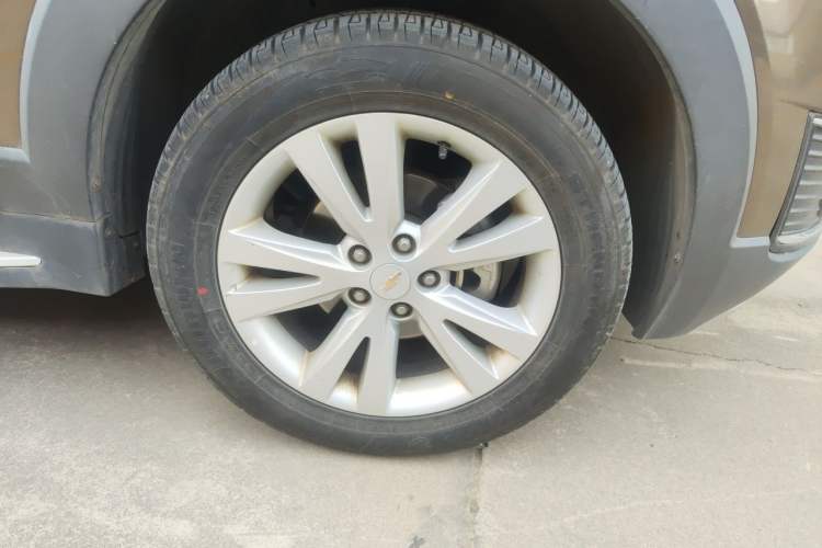 Used Chevrolet Captiva 2015 2.4L 4x4 Flagship Edition 7-Seater Right Front Wheel Hub