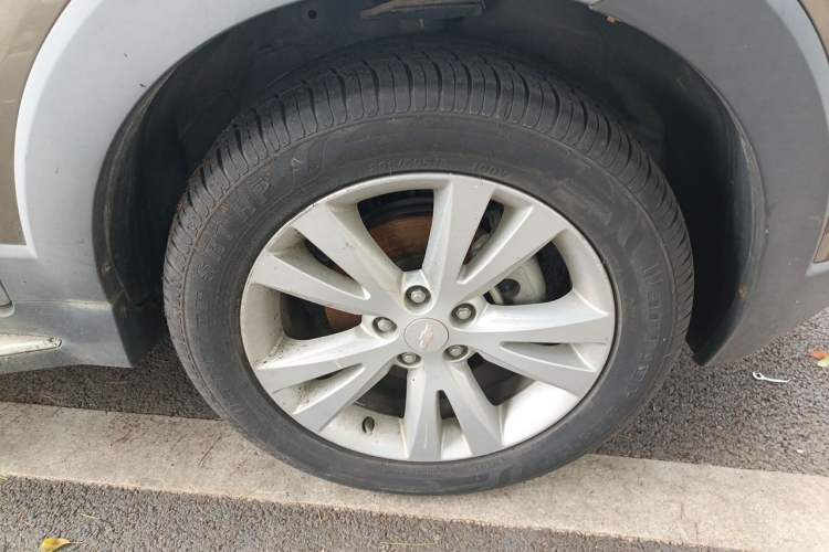 Used Chevrolet Captiva 2015 2.4L 4x4 Flagship Edition 7-Seater Right Front Wheel Hub