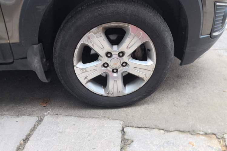 Used Chevrolet Captiva 2015 2.4L Two-Wheel Drive Urban Version 5 Seats Right Front Wheel Hub